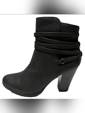 WHITE MOUNTAIN Women's Spade Heeled, Lug Sole, Wrapped  Ankle Booties